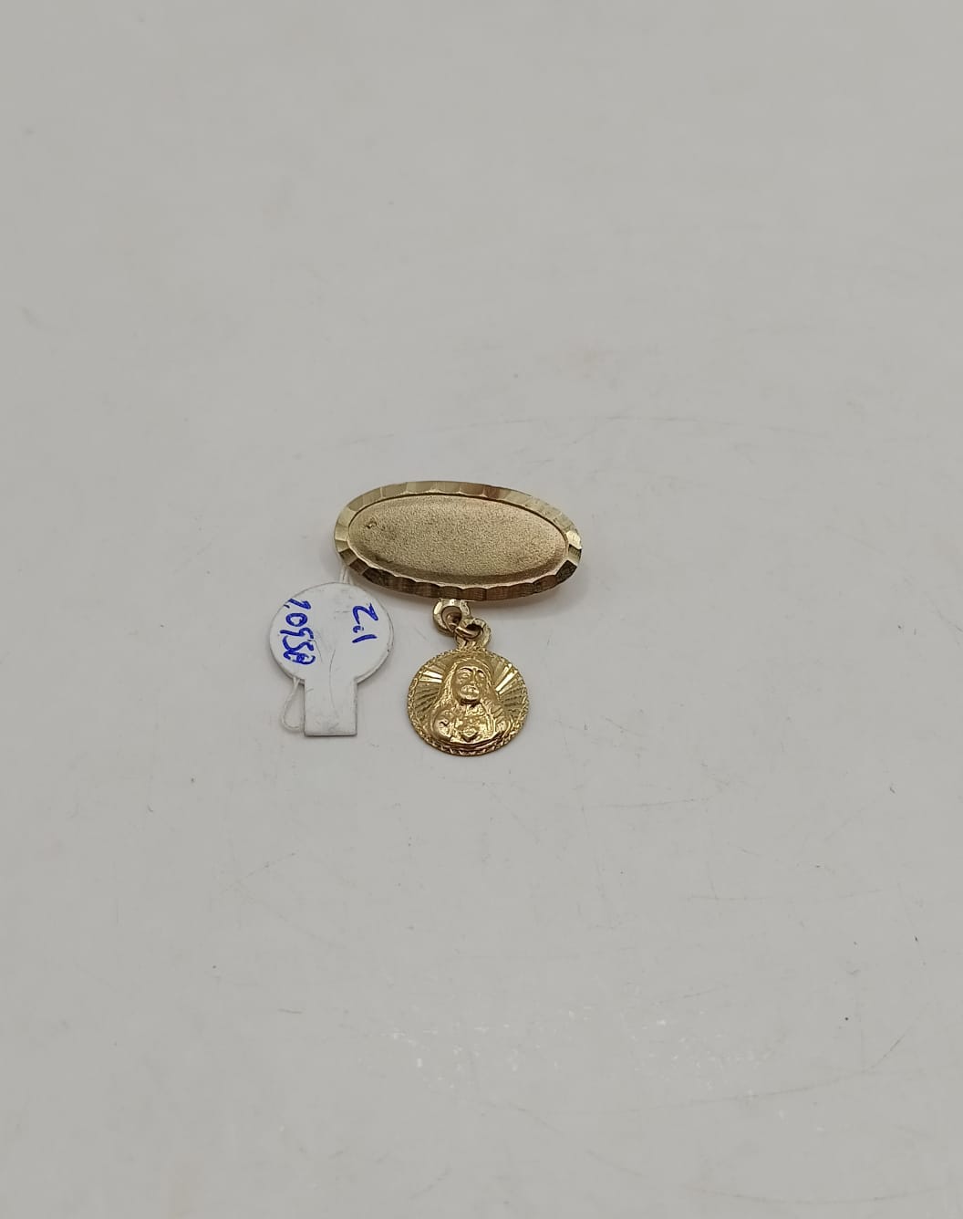 Dije de ORO 10k peso 2.1gr, usado