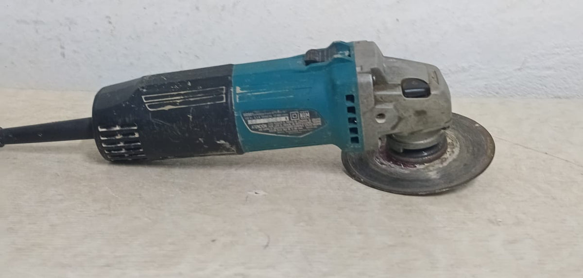 Esmeril MAKITA m0901