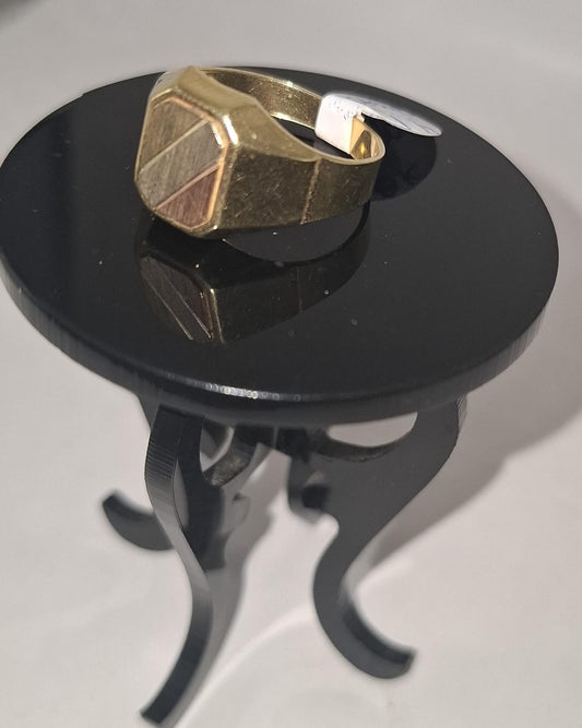 Anillo tipo sello 3 tonos ORO 8k peso 4.1gr, usado