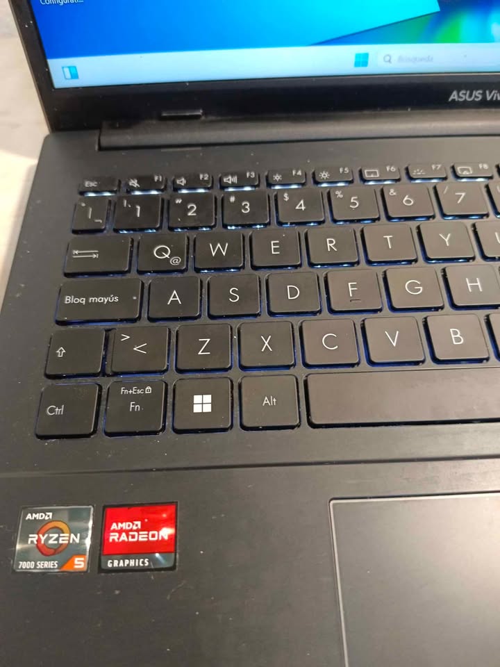 Laptop Asus Vivobook go 480gb 8ram, usada