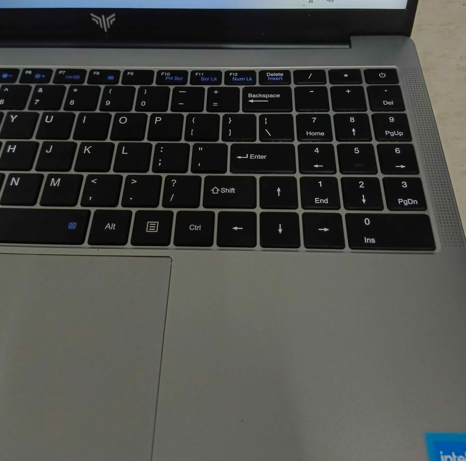 Laptop Intel inside n150 512gb 16ram acemagic tx15, usado