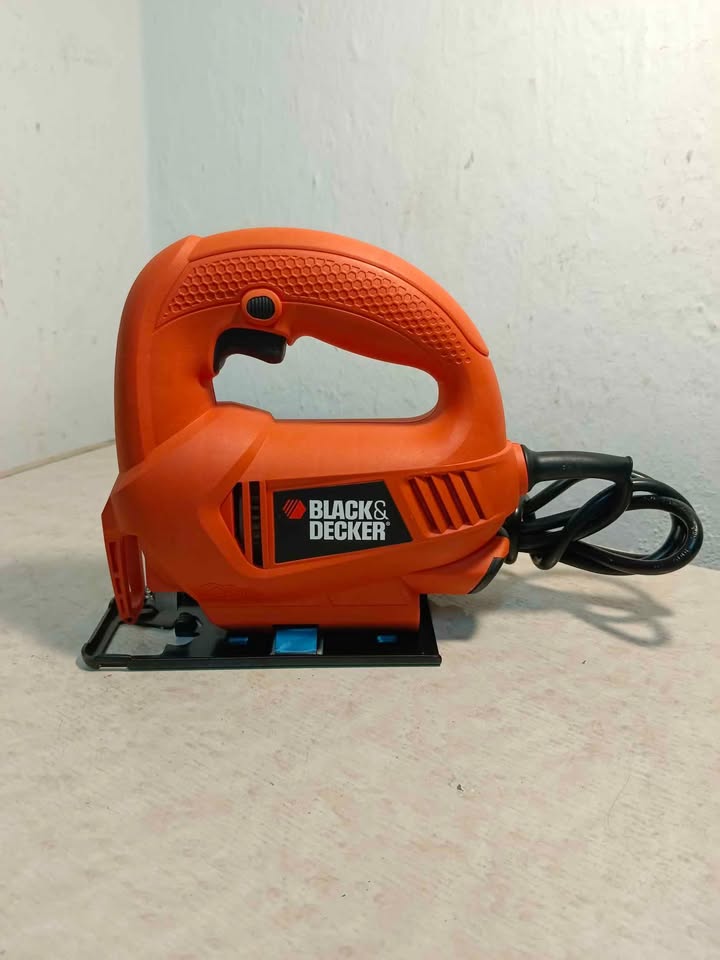 Sierra caladora Black & Decker KS405-b3, usada