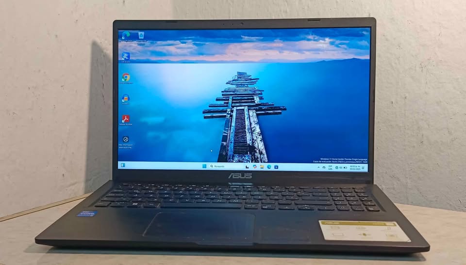 Laptop Asus Vivobook core i5 237GB SSD 8RAM, usado