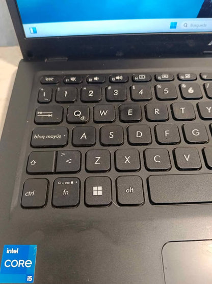 Laptop Asus Vivobook core i5 237GB SSD 8RAM, usado