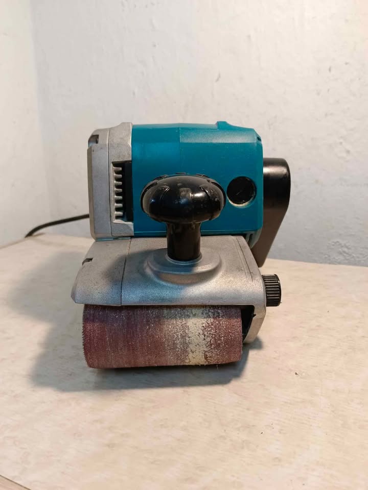 Lijadora de banda Makita m9400, usada