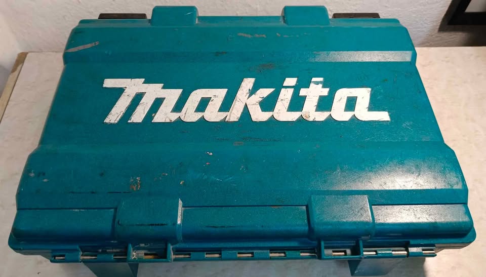 Taladro Rotomartillo Makita hr2360 en estuche con accesorios, usado