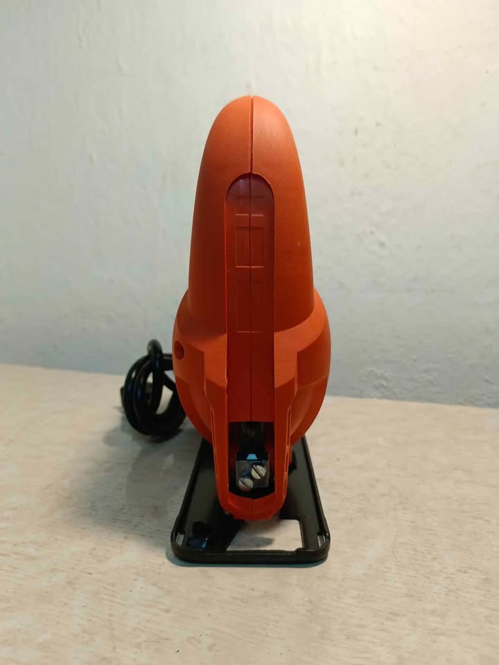 Sierra caladora Black & Decker KS405-b3, usada