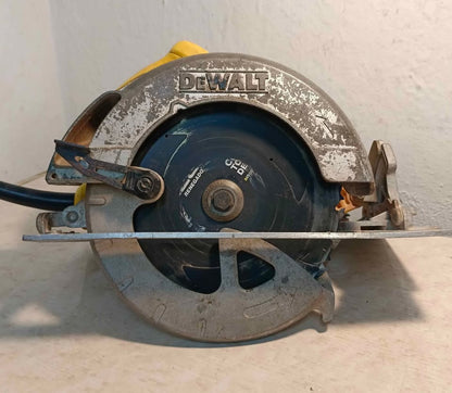 Sierra circular Dewalt dwe575-b3, usado