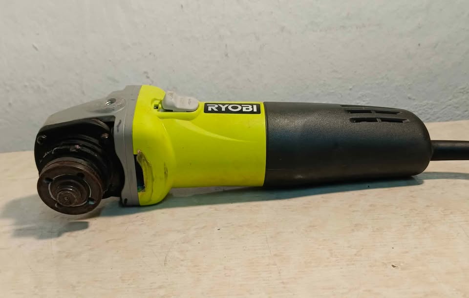 Grillo Ryobi AG4031G, usado