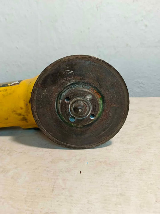 Grillo Dewalt DWE4010-B3, usado