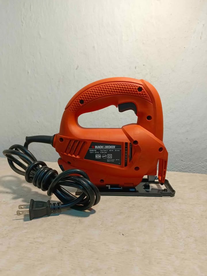 Sierra caladora Black & Decker KS405-b3, usada