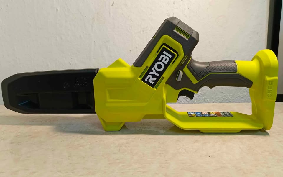 Moto Sierra inalámbrica Ryobi pclcw01b, usado