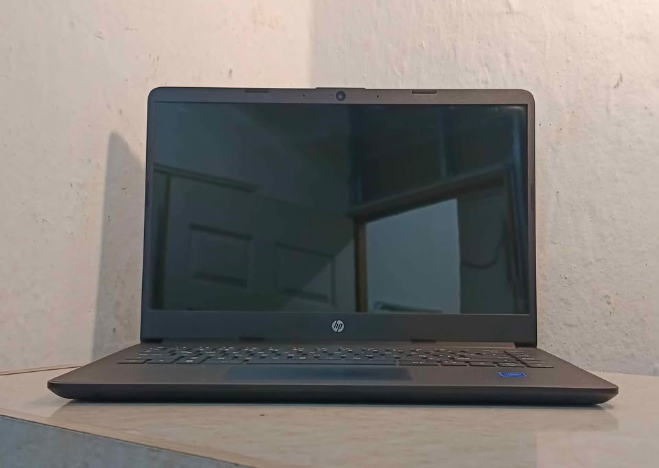 Laptop Hp 120gb 4ram Intel inside, usada