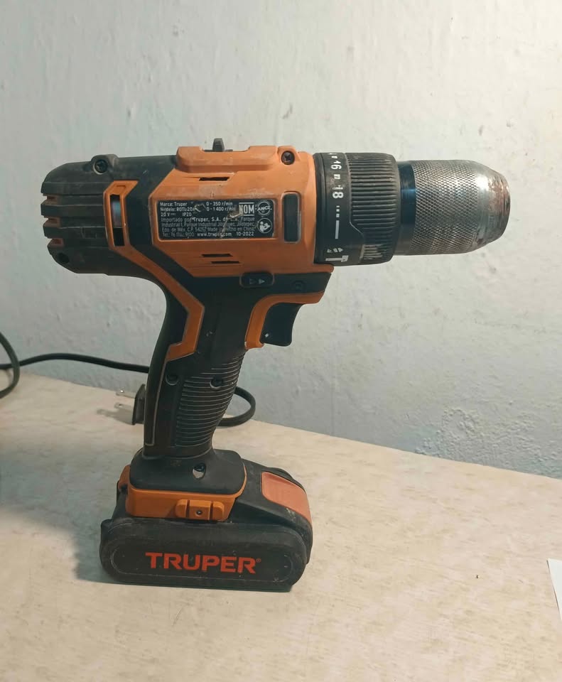 Taladro inalámbrico Truper roti-20a , usado