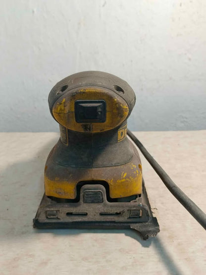 Lijadora de acabado Dewalt dwe6411, usado
