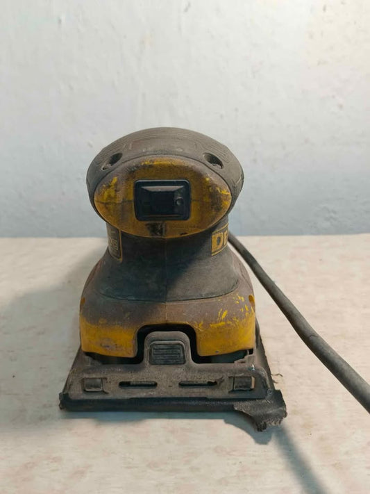 Lijadora de acabado Dewalt dwe6411, usado