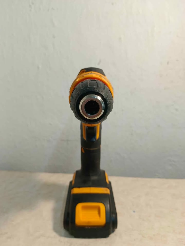 Taladro inalámbrico Pow Tools bc1208, usado