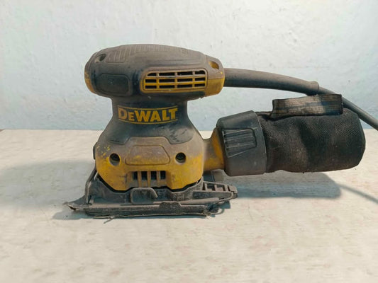 Lijadora de acabado Dewalt dwe6411, usado