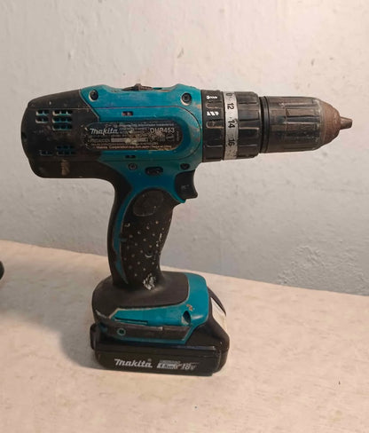 Taladro inalámbrico Makita dhp453 con cargador y baterias, usado