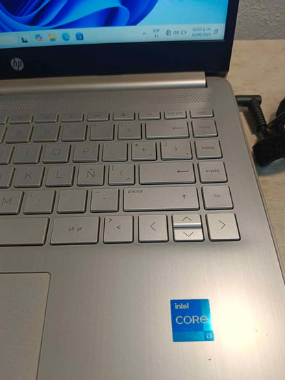 Laptop Hp core I3 14-DQ2502LA 237gb 8ram,usado