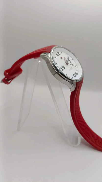 Reloj tipo pulsera Tommy Hilfiger at45676, usado