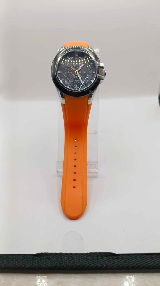 Reloj tipo pulsera Guess date 245, usado