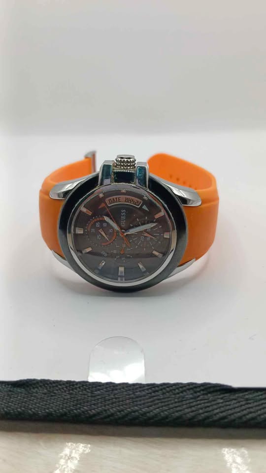 Reloj tipo pulsera Guess date 245, usado