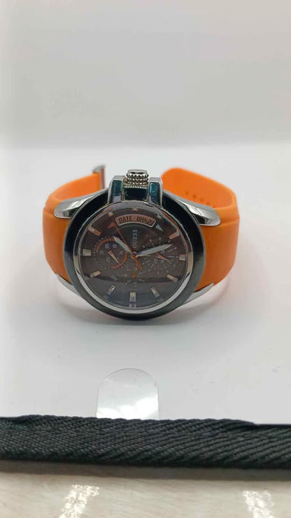 Reloj tipo pulsera Guess date 245, usado