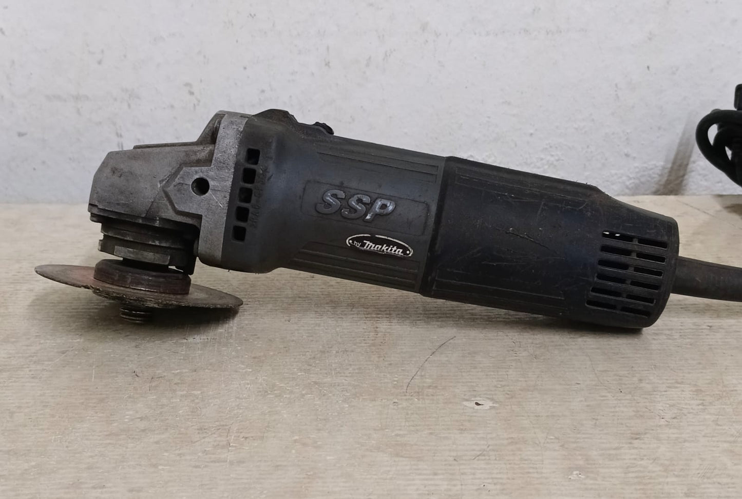 Esmeril MAKITA mga90b, usado
