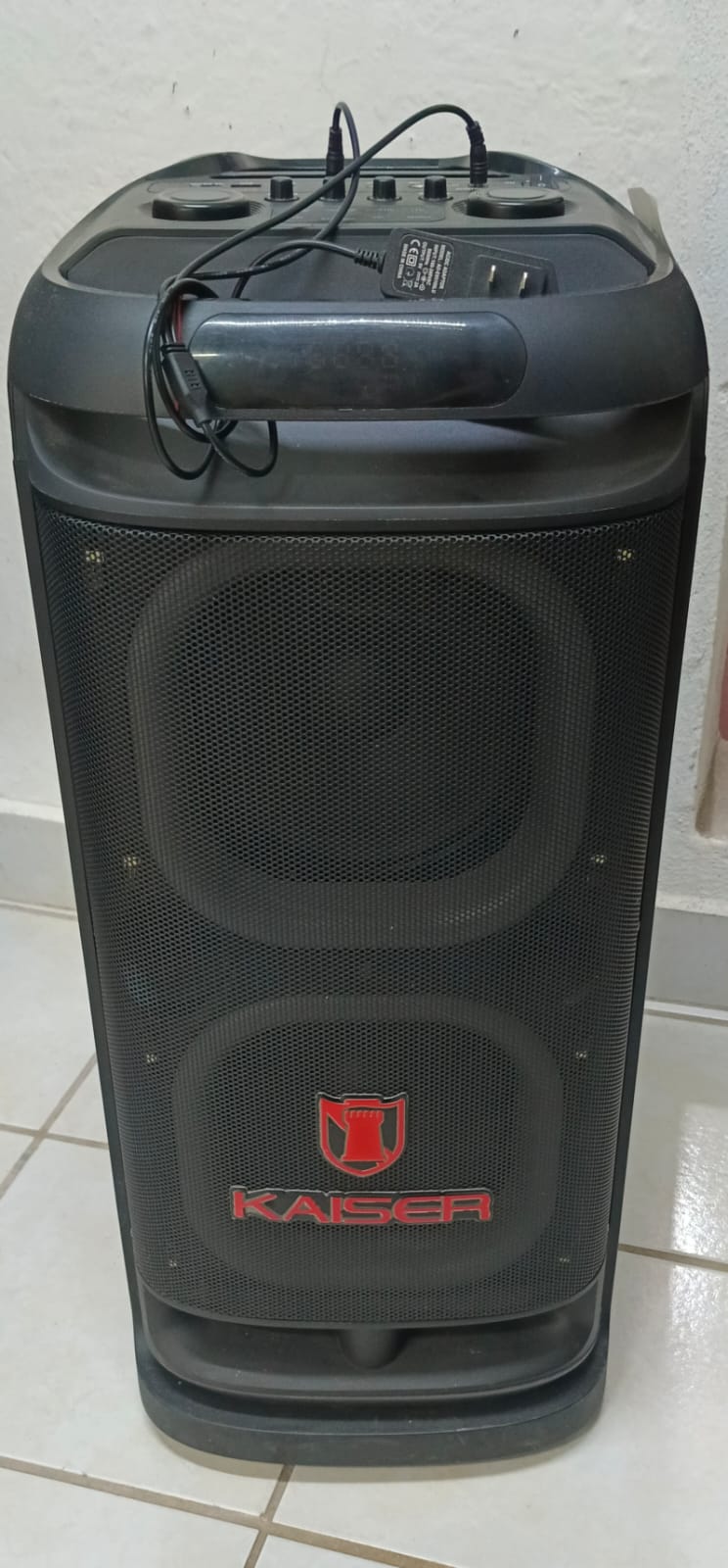 Bocina Kaiser Recargable kw-8024, usado