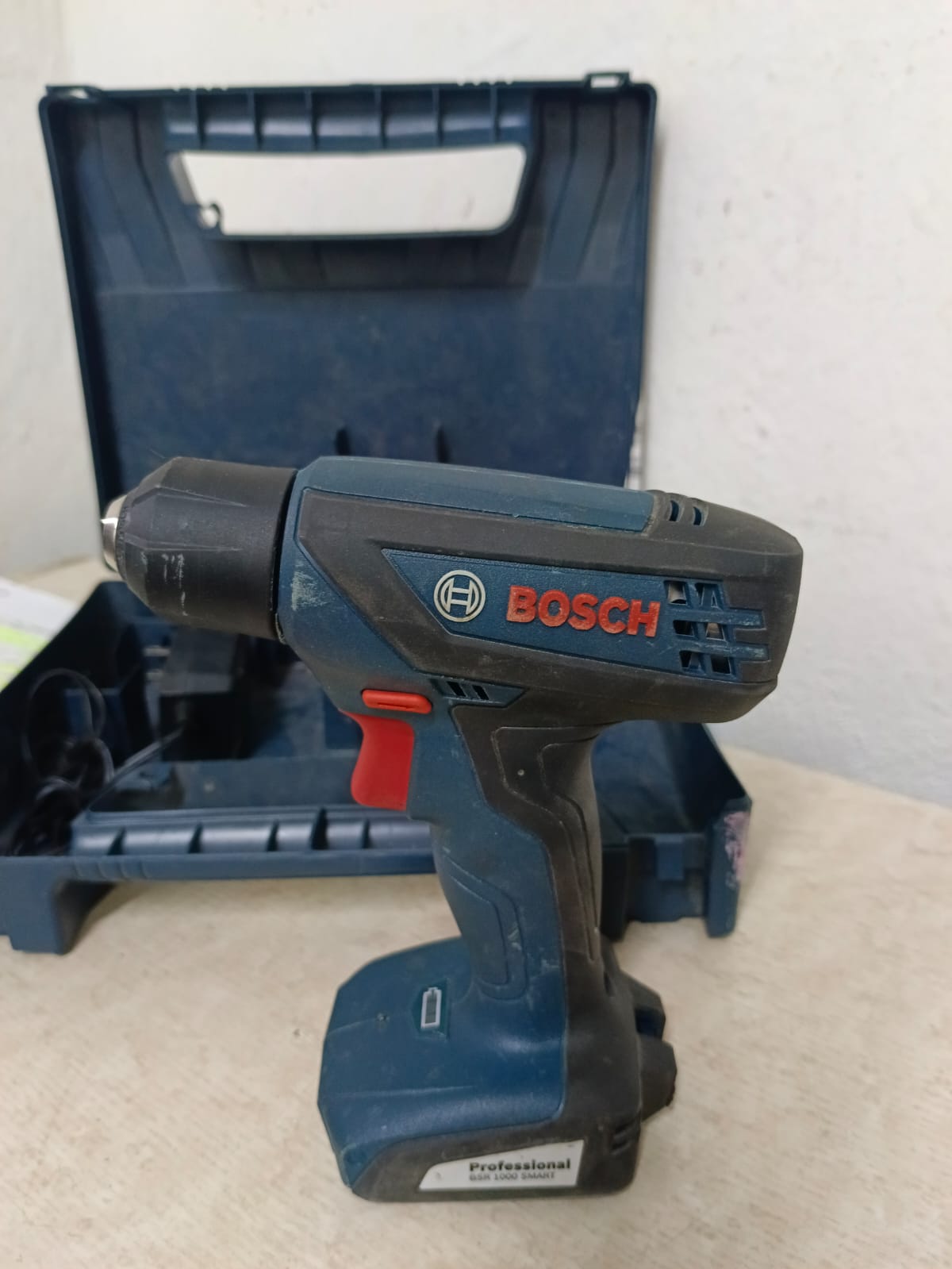 Taladro Inalambrico Bosch gsr-1000 en estuche, usado