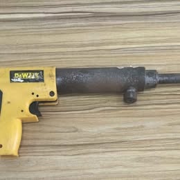 Pistola de clavos Dewalt