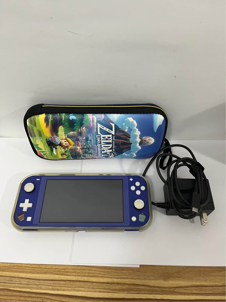 Nintendo Switch Lite con juego y cargador