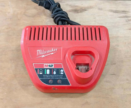 Cargador Milwaukee, usado