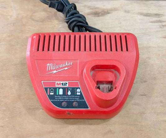 Cargador Milwaukee, usado