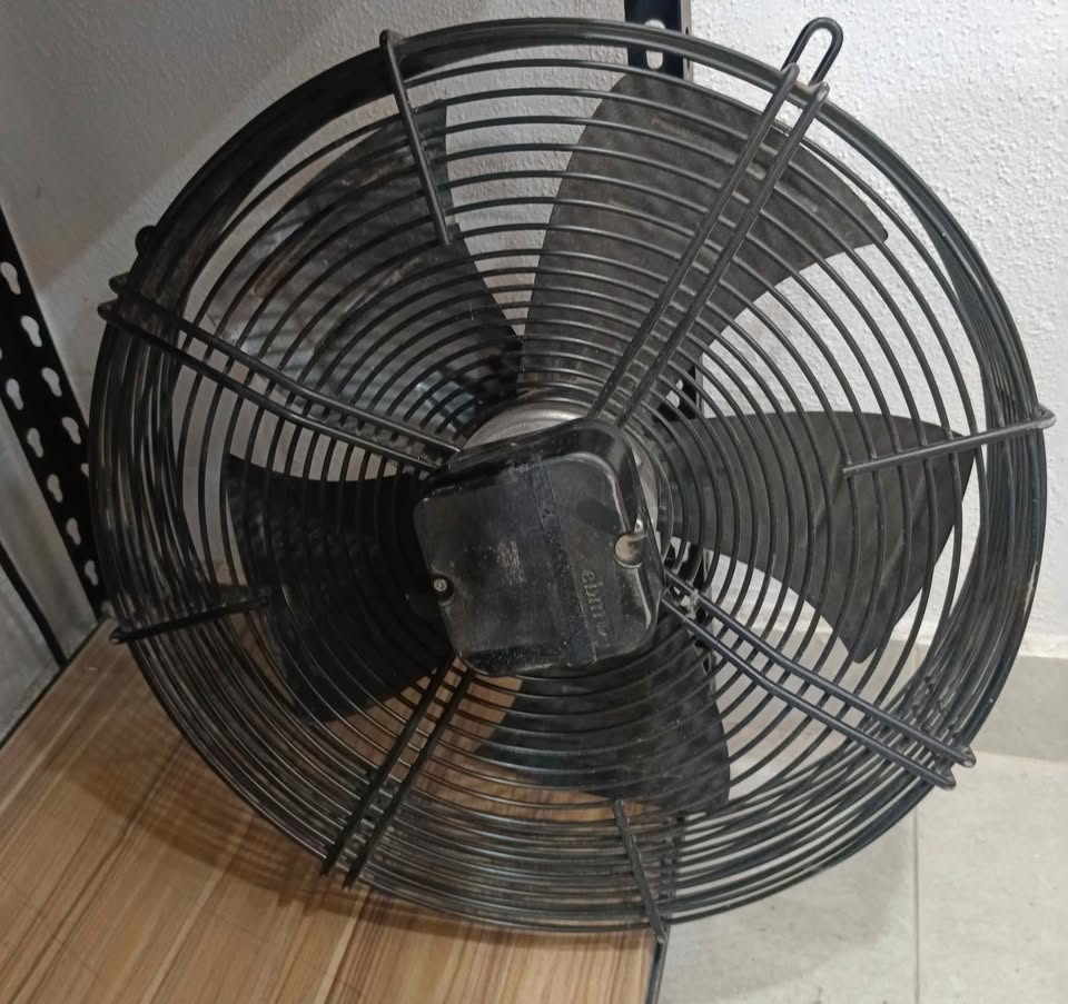 Ventilador industrial EBM, usado