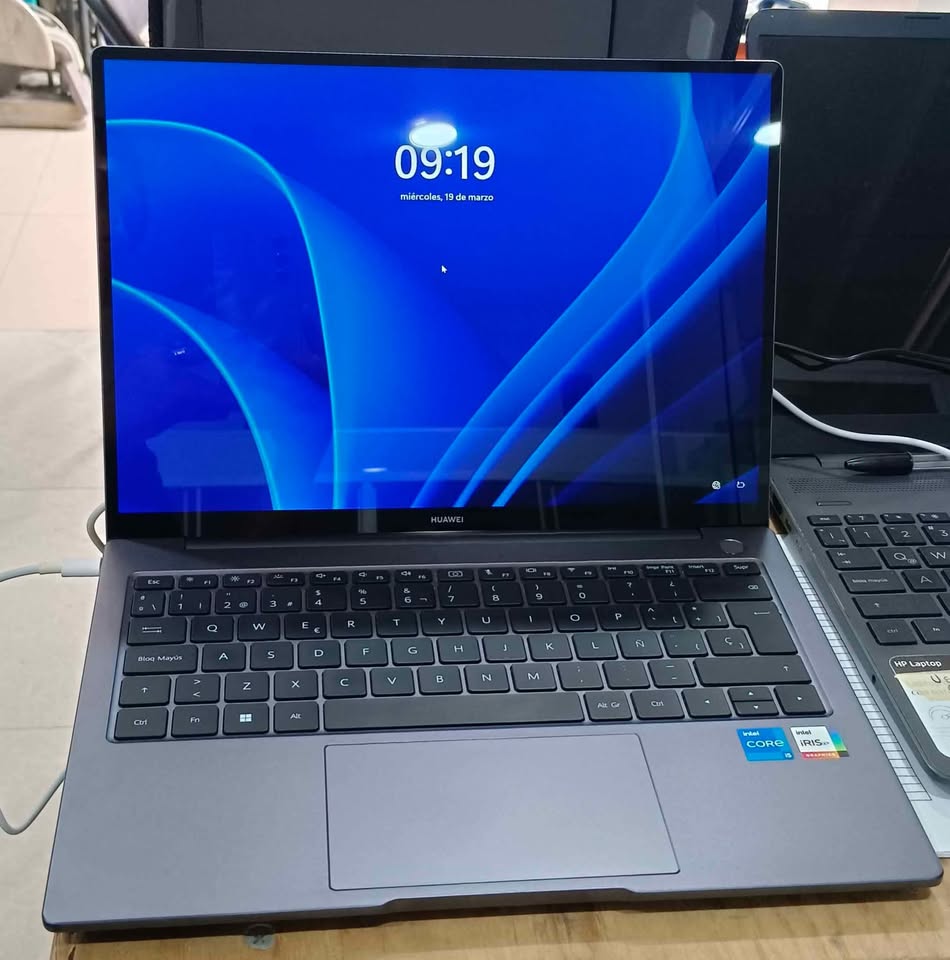 Laptop Huawei 1 tb GB 16 ram procesador Intel core i5, usado