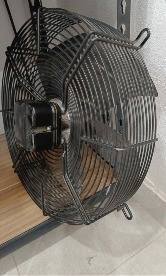 Ventilador industrial EBM, usado