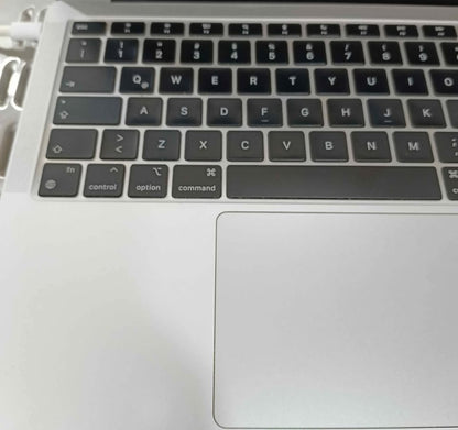 Laptop Macbook 256gb SSD 8ram procesador m1, usado