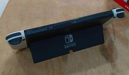 Nintendo switch oled con accesorios en caja, usado