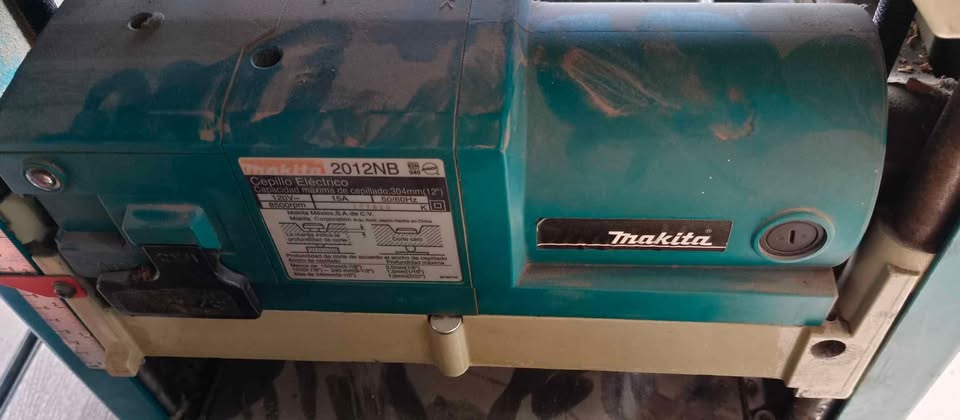 Cepillo calibrador Makita, usado