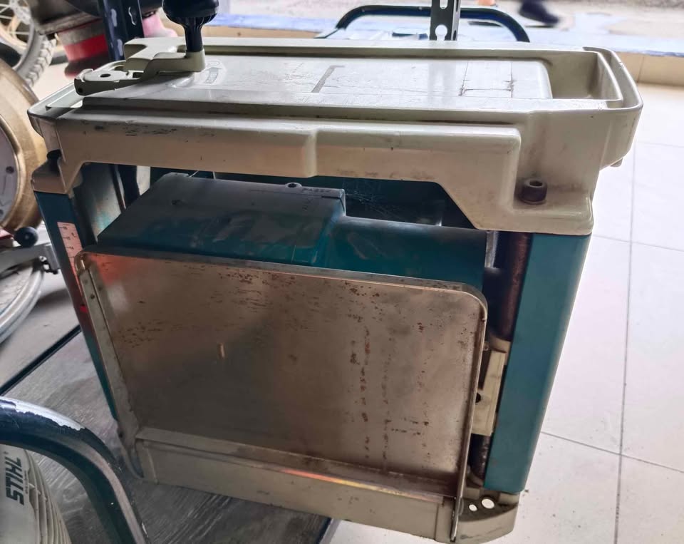 Cepillo calibrador Makita, usado