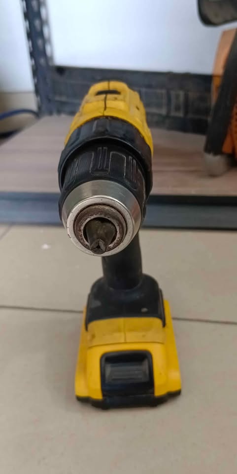 Taladro inalámbrico Dewalt, usado