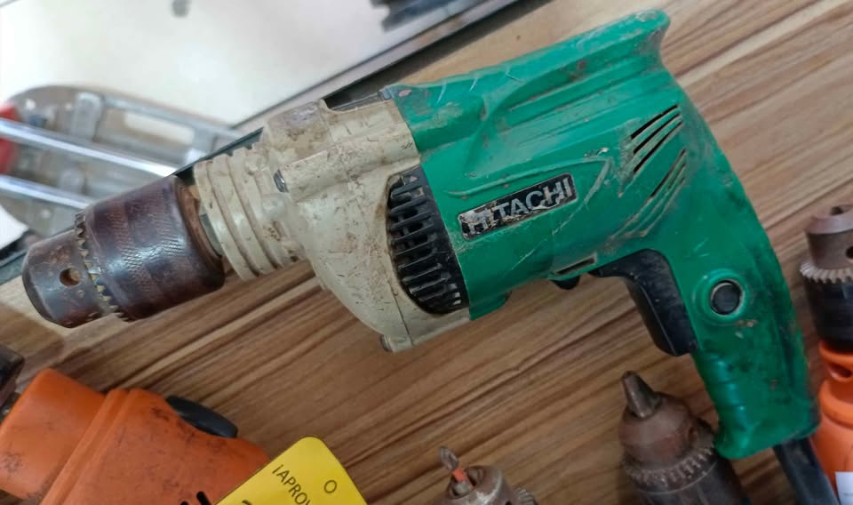 Taladro Hitachi, usado