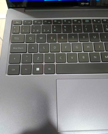 Laptop Huawei 1 tb GB 16 ram procesador Intel core i5, usado
