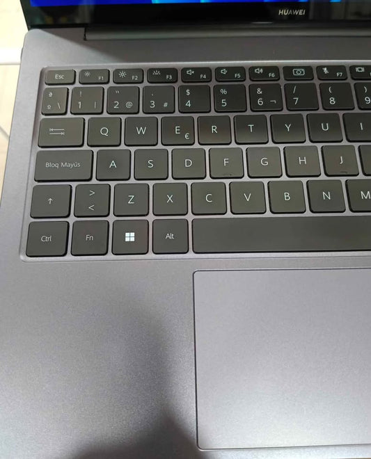 Laptop Huawei 1 tb GB 16 ram procesador Intel core i5, usado