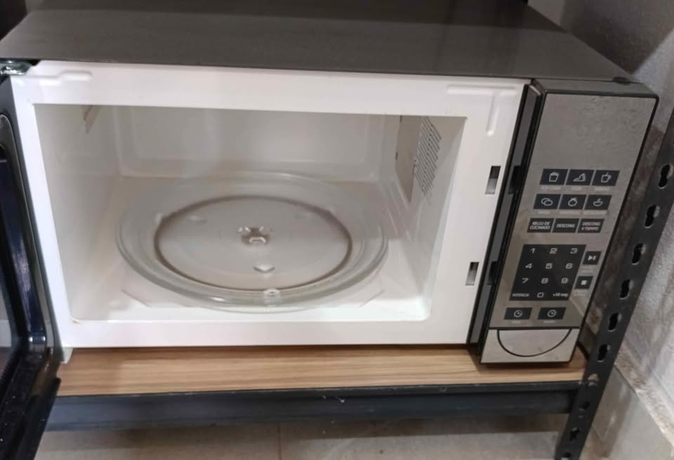 Horno de microondas GE, usado