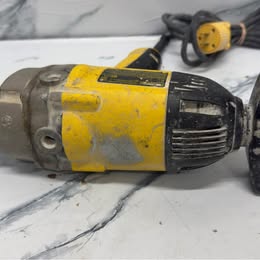 Batidor DeWalt DW130V-B3 – Usado