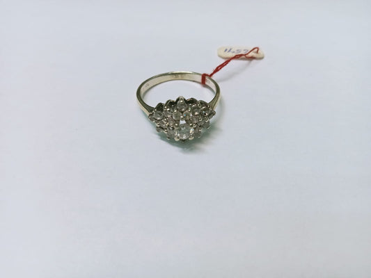 💍 Anillo de Oro Blanco 14K con Piedras Sintéticas – Talla 6.5 💎