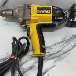 Batidor DeWalt DW130V-B3 – Usado